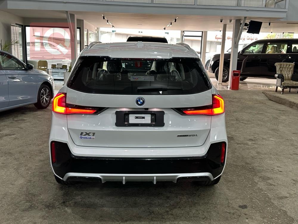 بي ام دبليو iX1